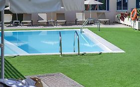 Cornisa Apartments